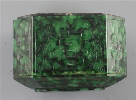 A Chinese carved Maw Sit Sit jade box and cover, 20th century, 6.8cm